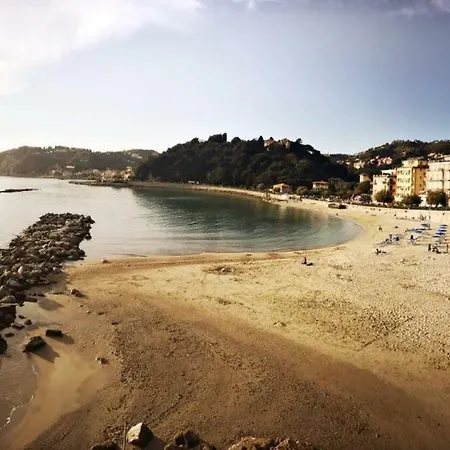 Alla Foce Del Fiume Magra Cinque Terre *